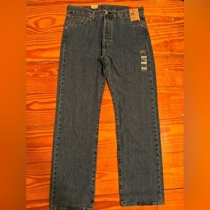 NWT Mens Levi jeans 34x32 jeans.